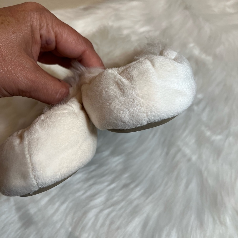 Baby & Child Restoration Hardware Cream Little Kid Pom Pom Slippers - Picture 4 of 9